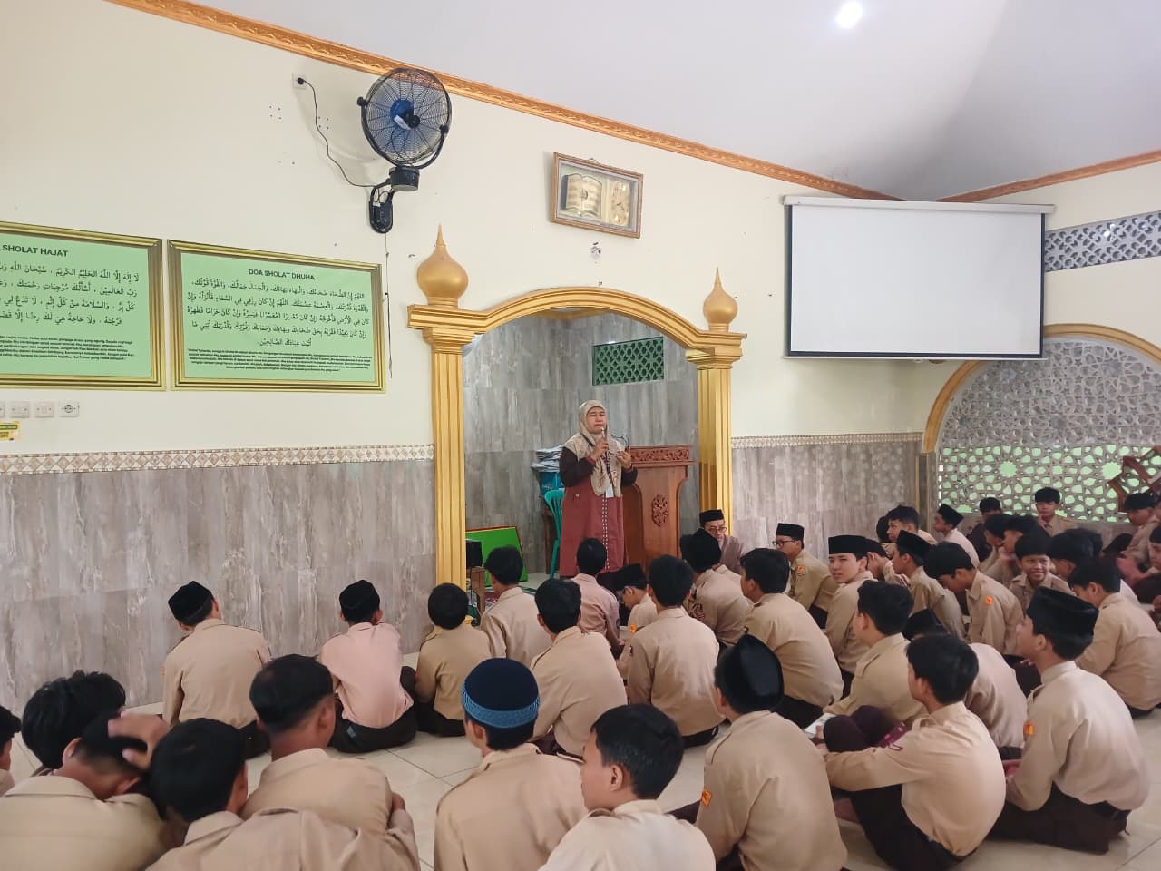 Kepala MTsN 9 Bantul Berikan Pembekalan dan Motivasi kepada Murid Menjelang Libur Akhir Ramadan
